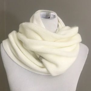 Calvin Klein Infinity Scarf (E19)